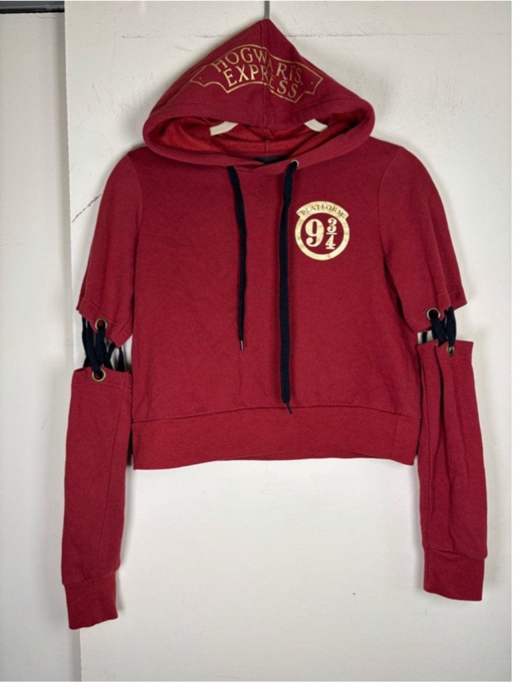 Hot Topic Harry Potter Hogwarts Express Red Platform 9 3/4 Cropped Hoodie SM